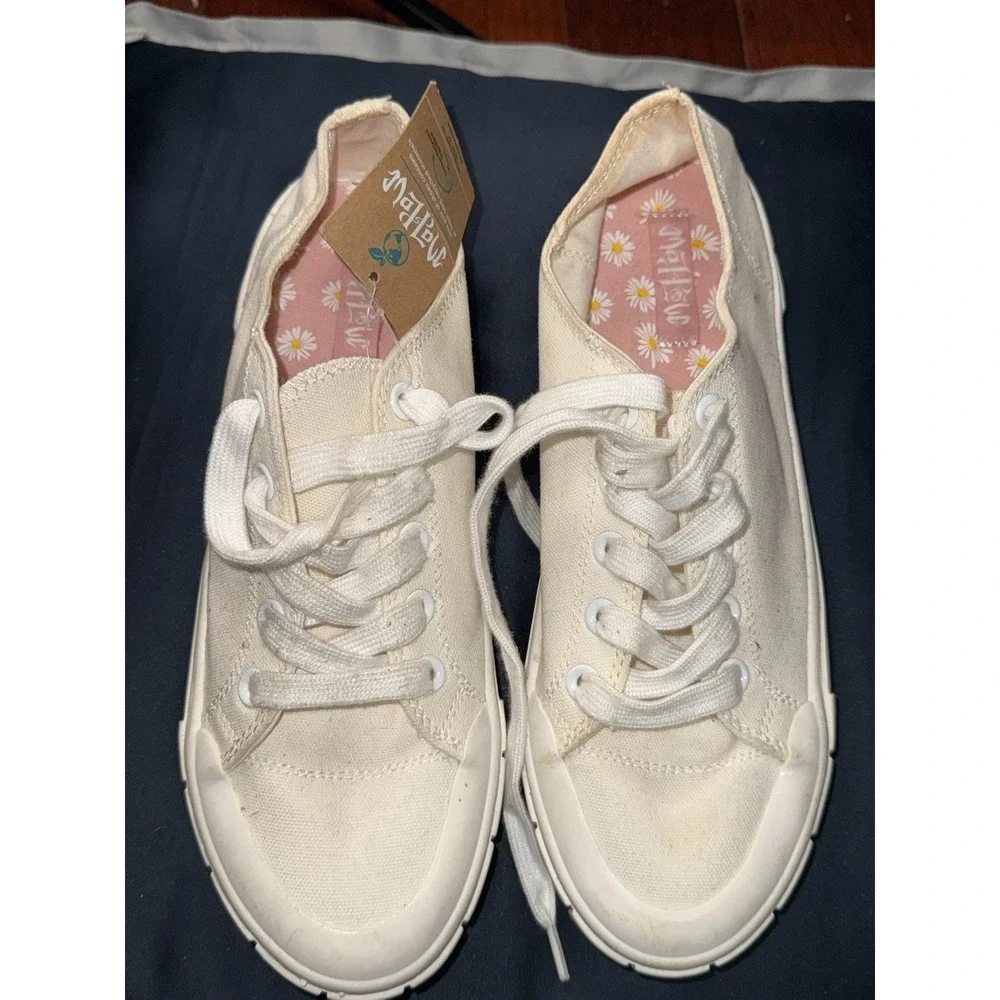 Mad Love Canvas Sneakers Women Fran White Lace Up Shoes Size 9 NWT